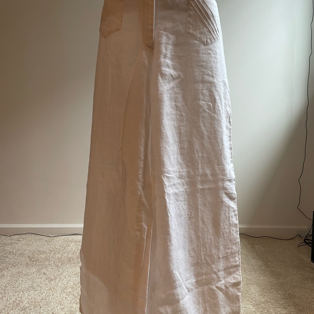Beautiful white pants.. beautiful for the beach 100% linen !